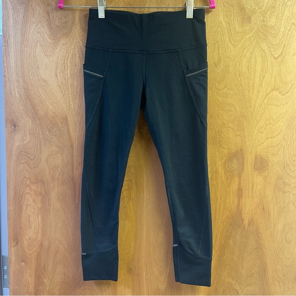 Athleta Relay Capri 2.0 Leggings Women XS Black Capri Side Pockets EUC - Picture 2 of 10